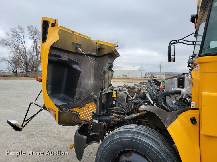 image for item IO9445 2018 Blue Bird  school bus