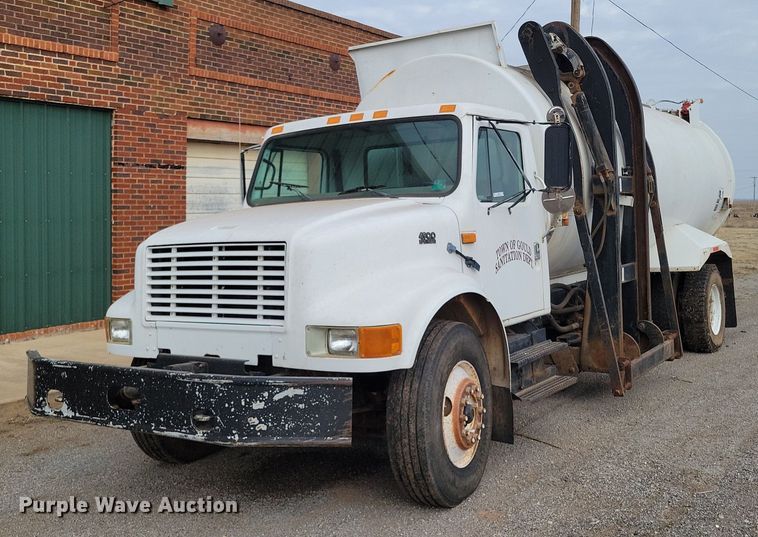 image for item KD9280 1995 International 4900  refuse truck