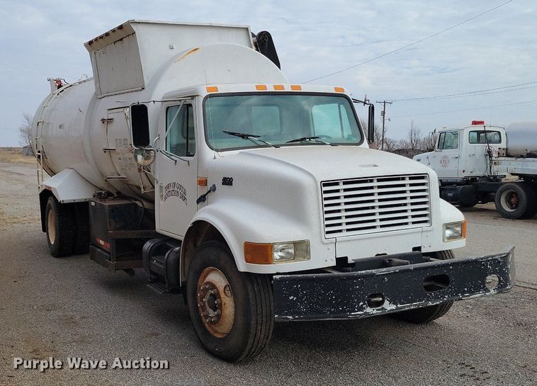 image for item KD9280 1995 International 4900  refuse truck