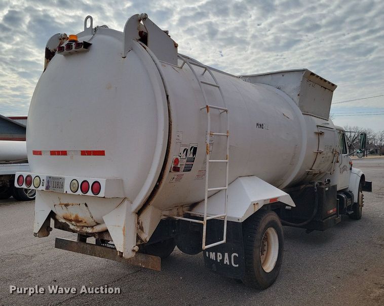 image for item KD9280 1995 International 4900  refuse truck