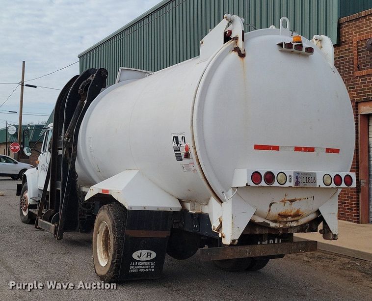 image for item KD9280 1995 International 4900  refuse truck