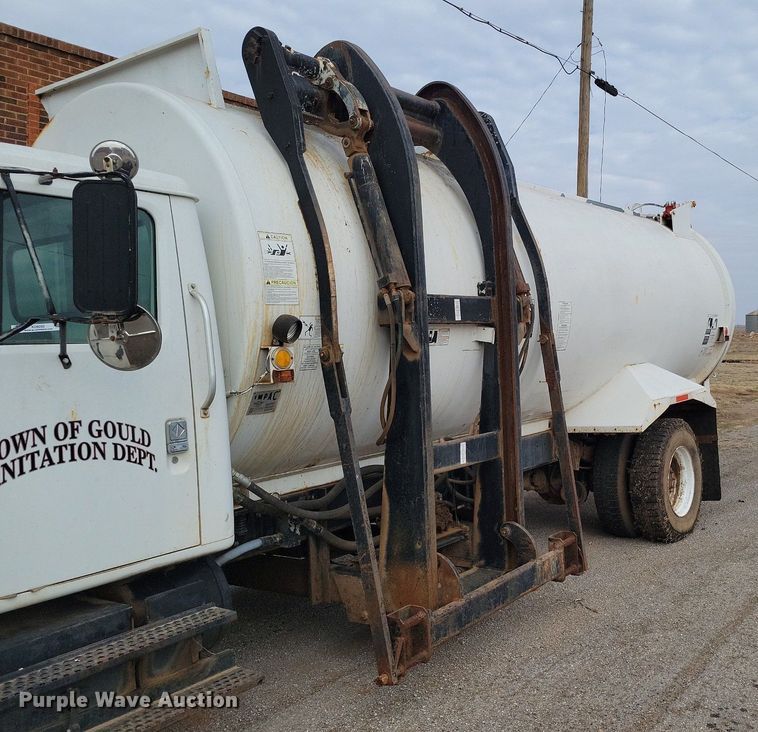 image for item KD9280 1995 International 4900  refuse truck