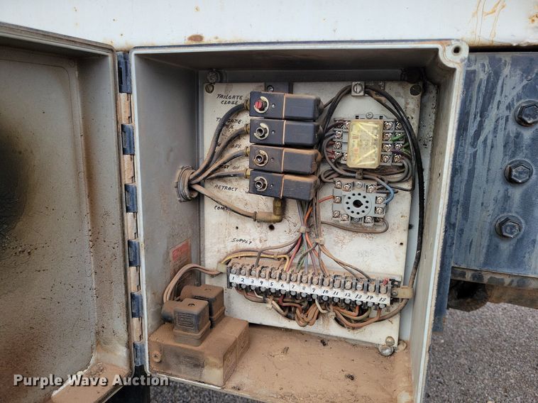 image for item KD9280 1995 International 4900  refuse truck