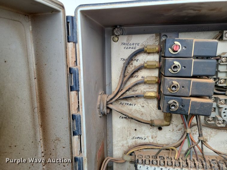 image for item KD9280 1995 International 4900  refuse truck