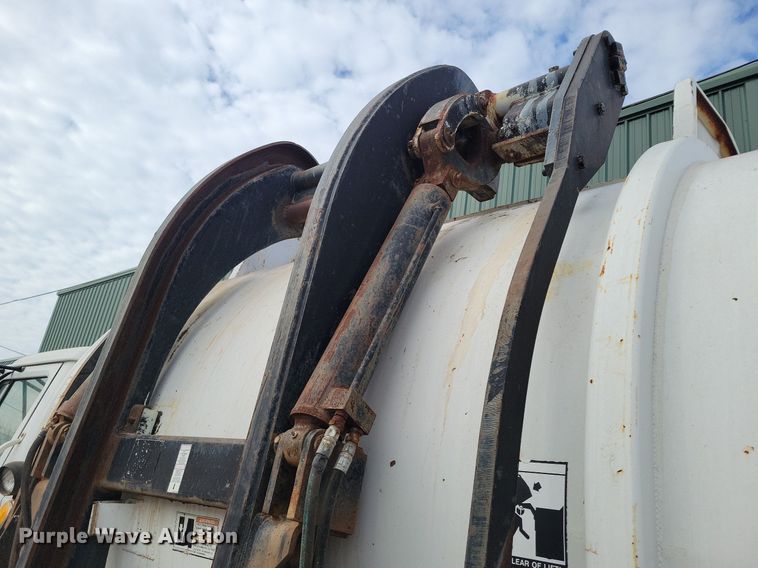 image for item KD9280 1995 International 4900  refuse truck