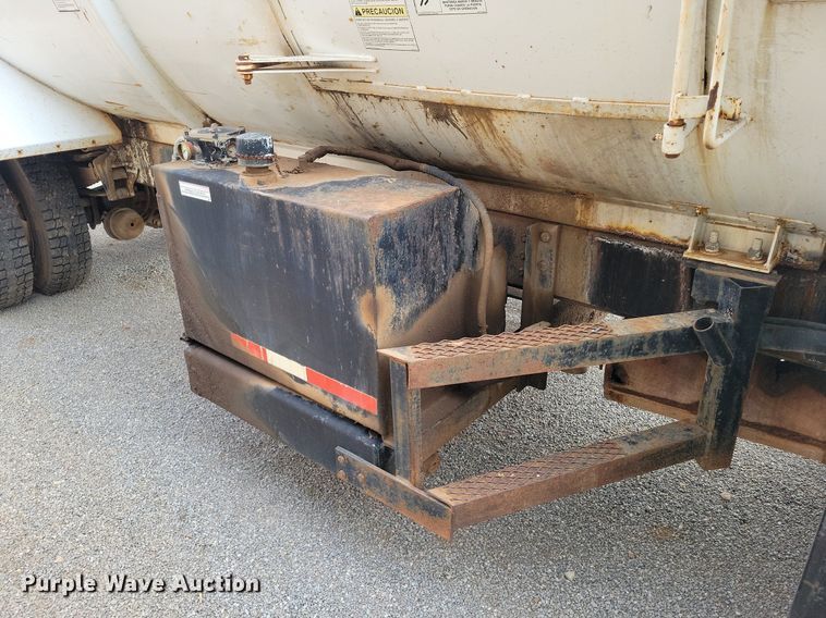 image for item KD9280 1995 International 4900  refuse truck