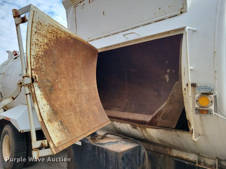 image for item KD9280 1995 International 4900  refuse truck