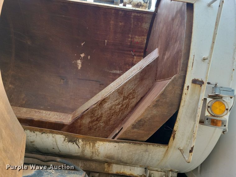 image for item KD9280 1995 International 4900  refuse truck