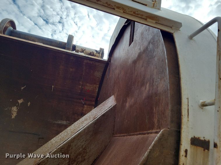 image for item KD9280 1995 International 4900  refuse truck