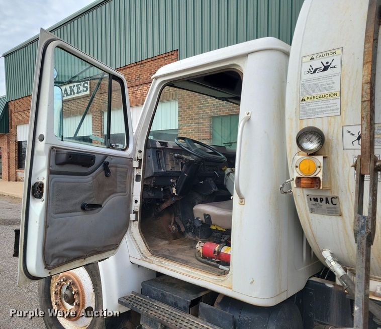 image for item KD9280 1995 International 4900  refuse truck