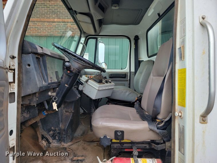 image for item KD9280 1995 International 4900  refuse truck