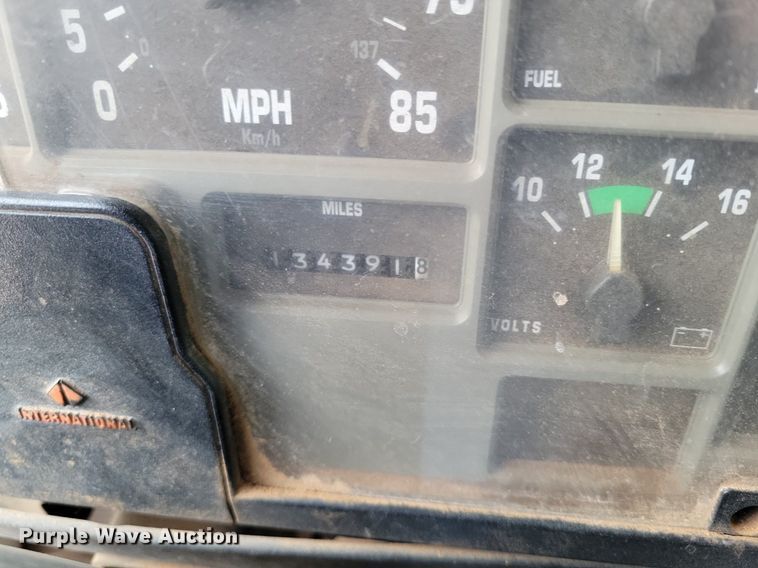 image for item KD9280 1995 International 4900  refuse truck