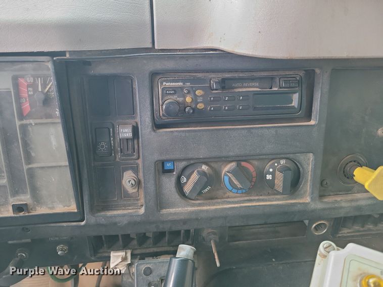 image for item KD9280 1995 International 4900  refuse truck