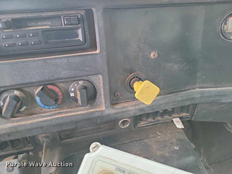 image for item KD9280 1995 International 4900  refuse truck