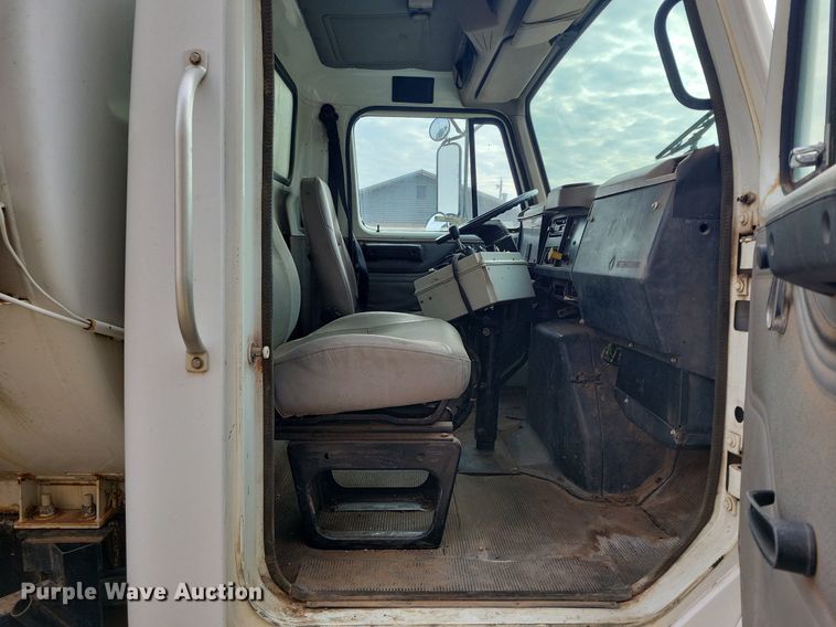 image for item KD9280 1995 International 4900  refuse truck