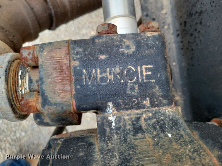 image for item KD9280 1995 International 4900  refuse truck