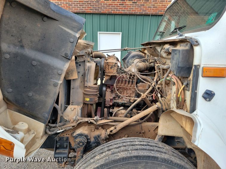 image for item KD9280 1995 International 4900  refuse truck