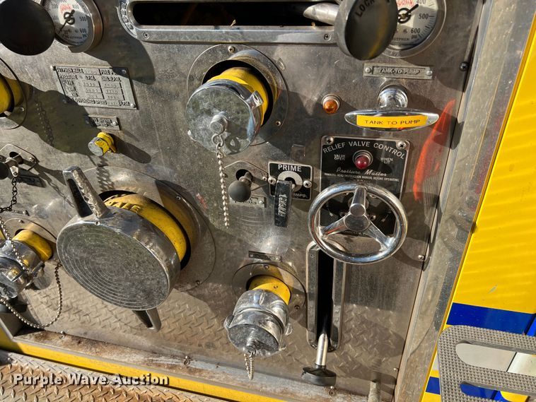 image for item KR9548 1986 Sutphen Deluge  pumper fire truck