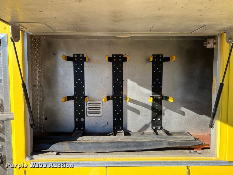 image for item KR9548 1986 Sutphen Deluge  pumper fire truck