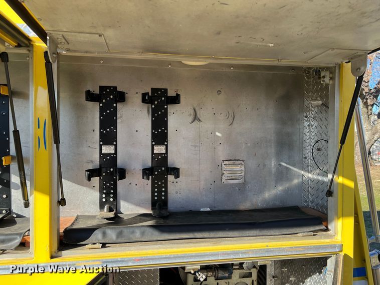 image for item KR9548 1986 Sutphen Deluge  pumper fire truck