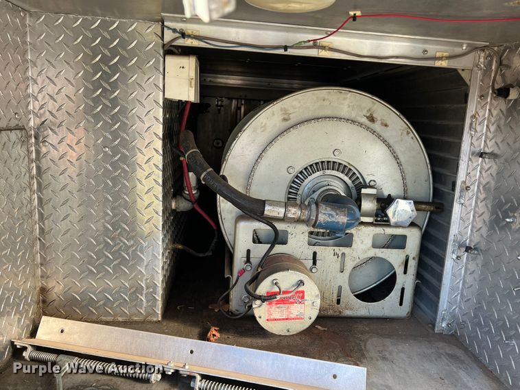 image for item KR9548 1986 Sutphen Deluge  pumper fire truck