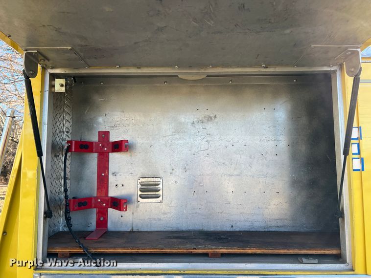 image for item KR9548 1986 Sutphen Deluge  pumper fire truck