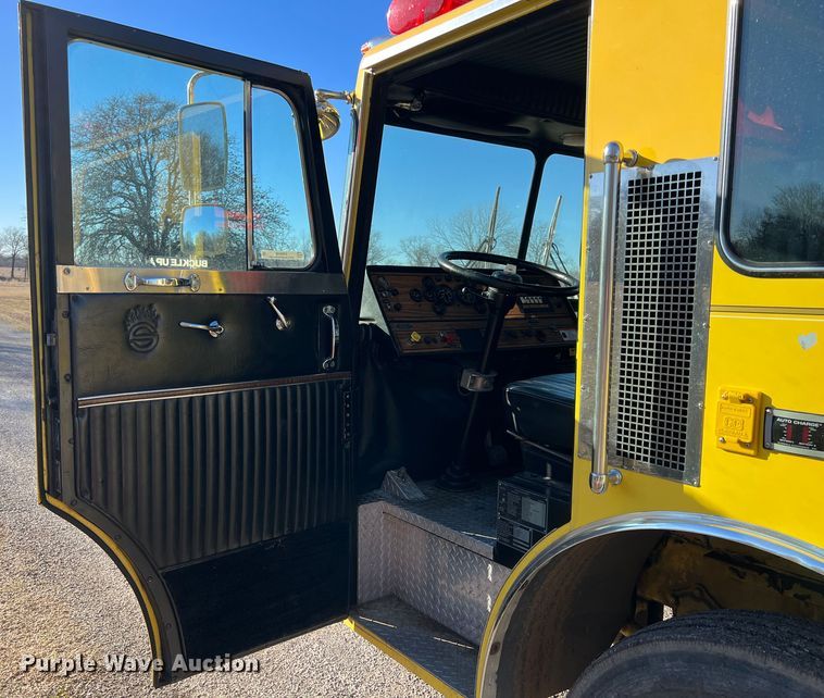 image for item KR9548 1986 Sutphen Deluge  pumper fire truck