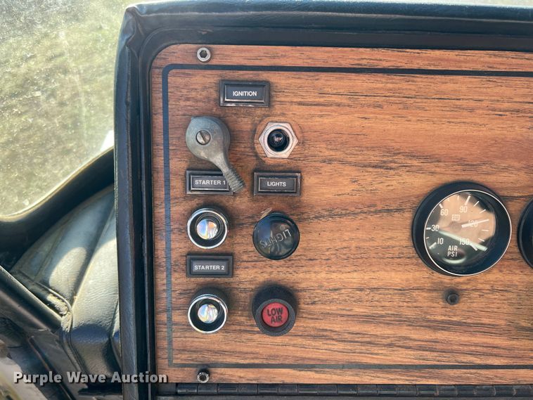 image for item KR9548 1986 Sutphen Deluge  pumper fire truck