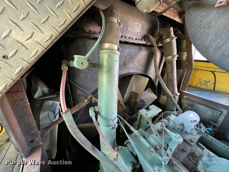 image for item KR9548 1986 Sutphen Deluge  pumper fire truck