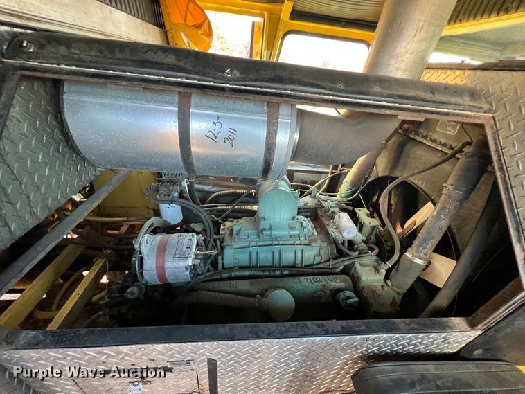 image for item KR9548 1986 Sutphen Deluge  pumper fire truck