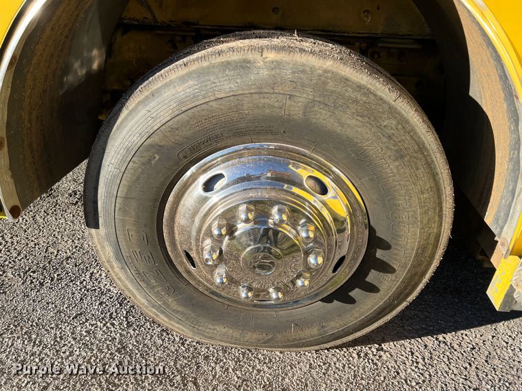 image for item KR9548 1986 Sutphen Deluge  pumper fire truck