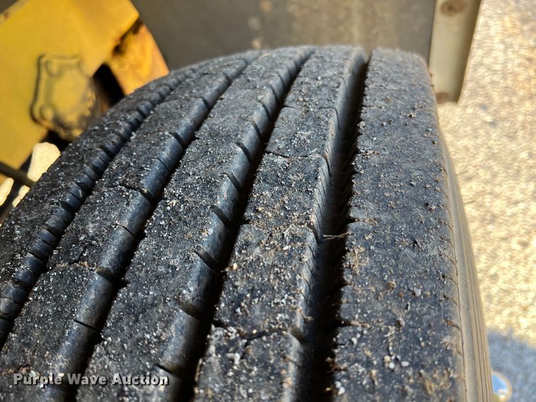 image for item KR9548 1986 Sutphen Deluge  pumper fire truck