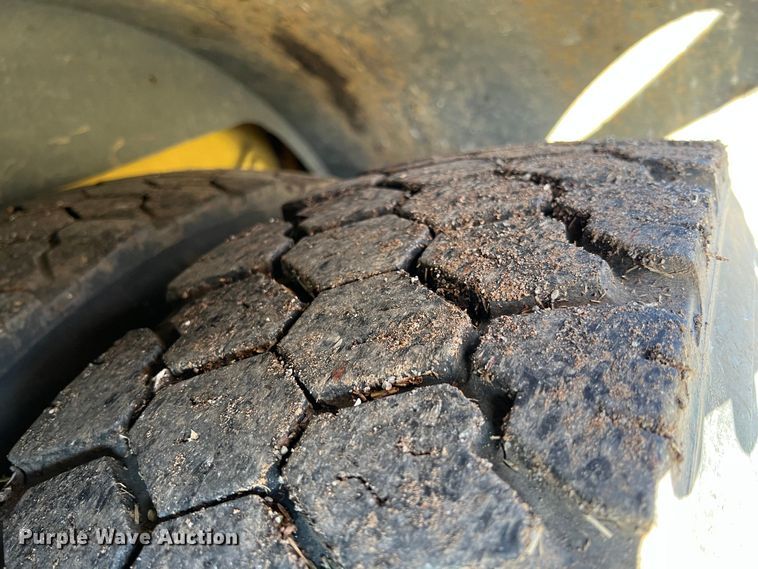 image for item KR9548 1986 Sutphen Deluge  pumper fire truck