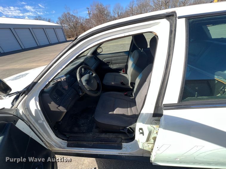 image for item KR9563 2011 Ford Crown Victoria Police Interceptor