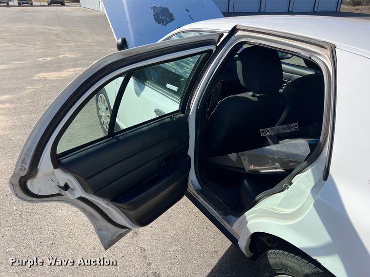 image for item KR9563 2011 Ford Crown Victoria Police Interceptor