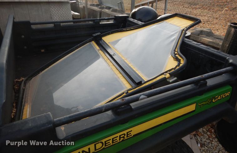 image for item KS9375 2010 John Deere Gator TX 4x2  utility vehicle
