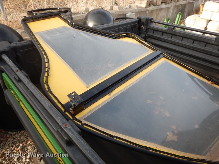 image for item KS9375 2010 John Deere Gator TX 4x2  utility vehicle