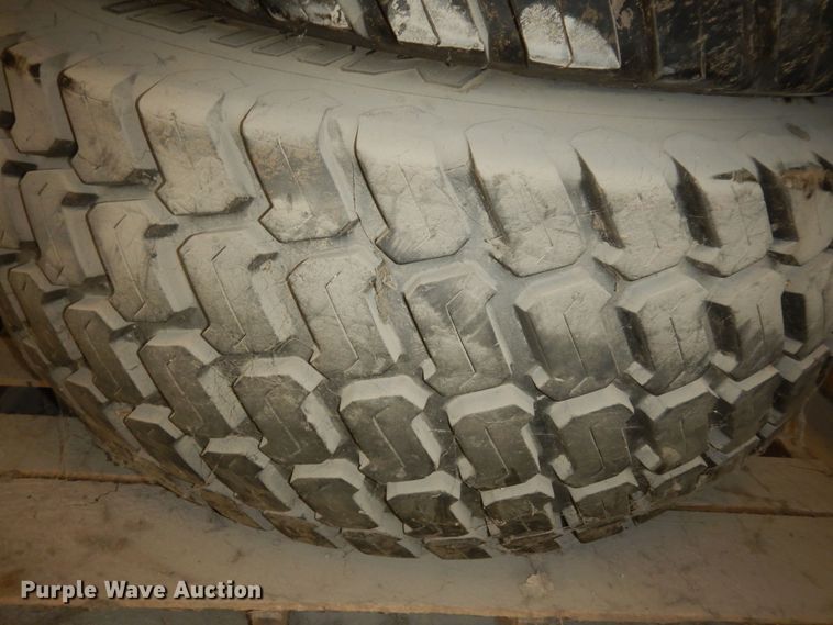 image for item KS9419 (3) tires