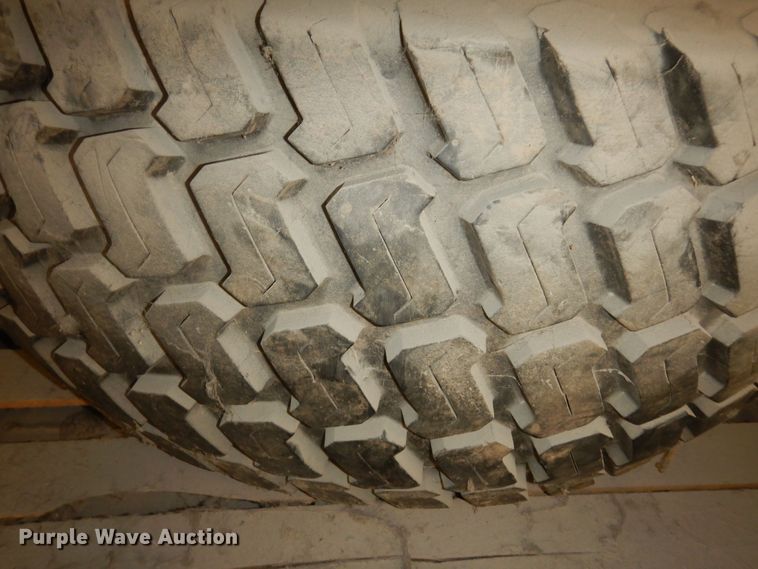 image for item KS9419 (3) tires