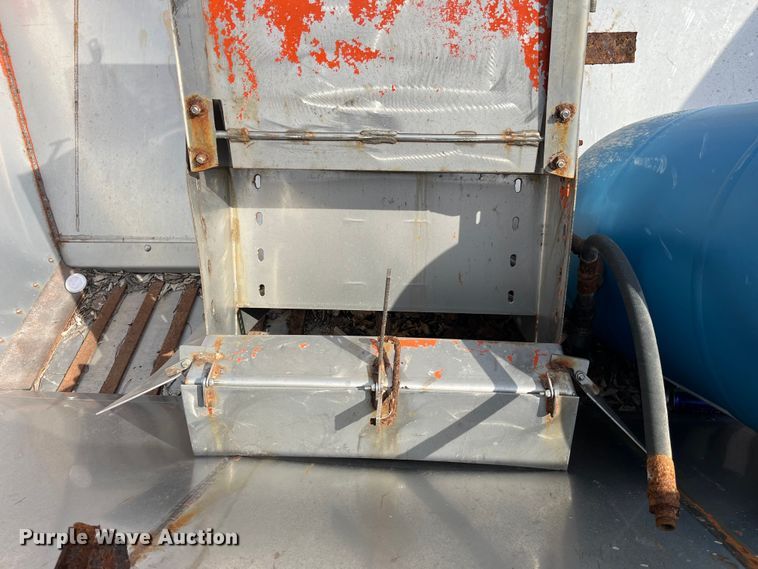 image for item LA9822 salt spreader