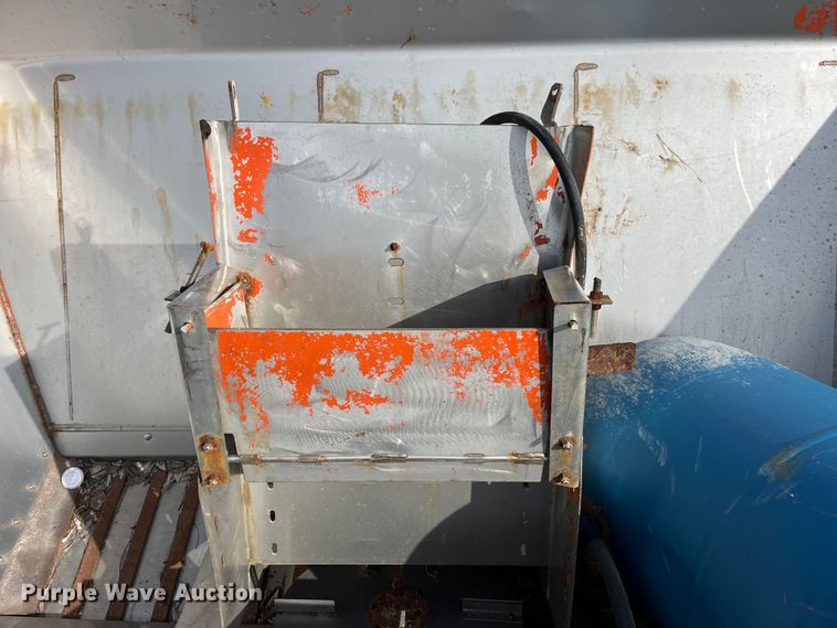 image for item LA9822 salt spreader