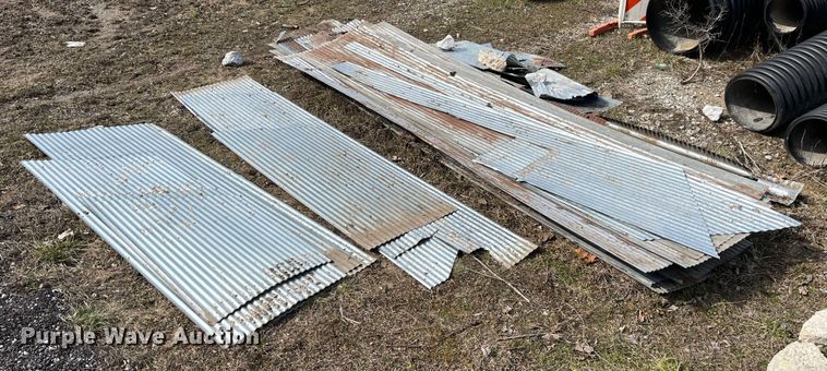 image for item LA9823 Approximately 30 pieces of tin