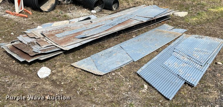 image for item LA9823 Approximately 30 pieces of tin