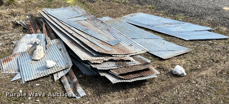 image for item LA9823 Approximately 30 pieces of tin