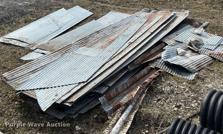 image for item LA9823 Approximately 30 pieces of tin