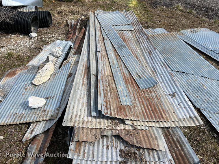 image for item LA9823 Approximately 30 pieces of tin