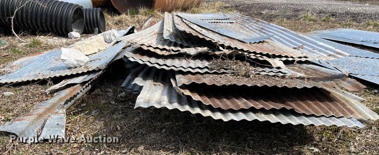 image for item LA9823 Approximately 30 pieces of tin