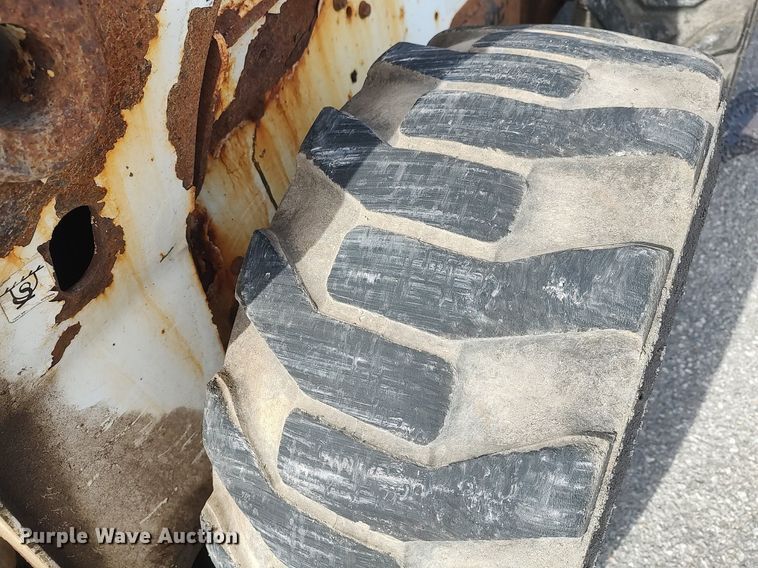 image for item LG9590 2010 Bobcat S650  skid steer loader