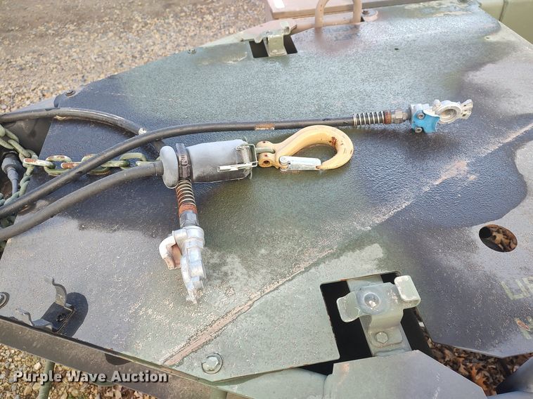 image for item LG9609 2011 Schutt Industries M200A1  utility trailer