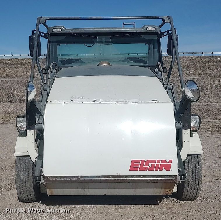 image for item LG9614 2007 Elgin Pelican  street sweeper